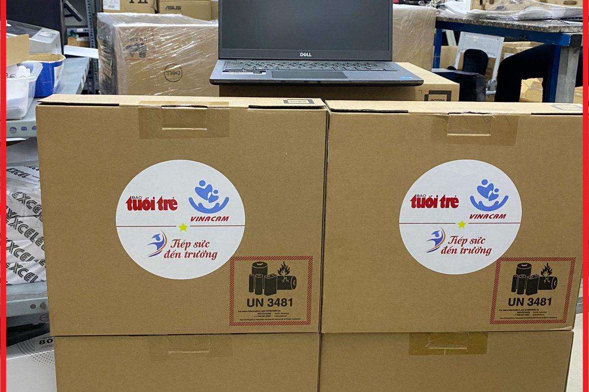 DTP giao tới Báo tuổi trẻ 50 chiếc laptop