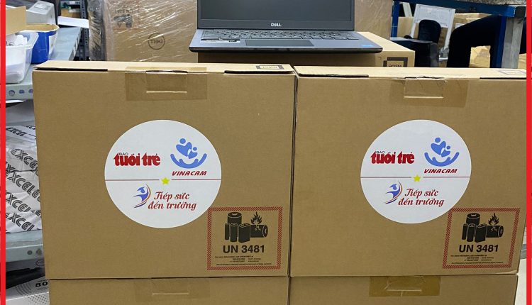 DTP giao tới Báo tuổi trẻ 50 chiếc laptop