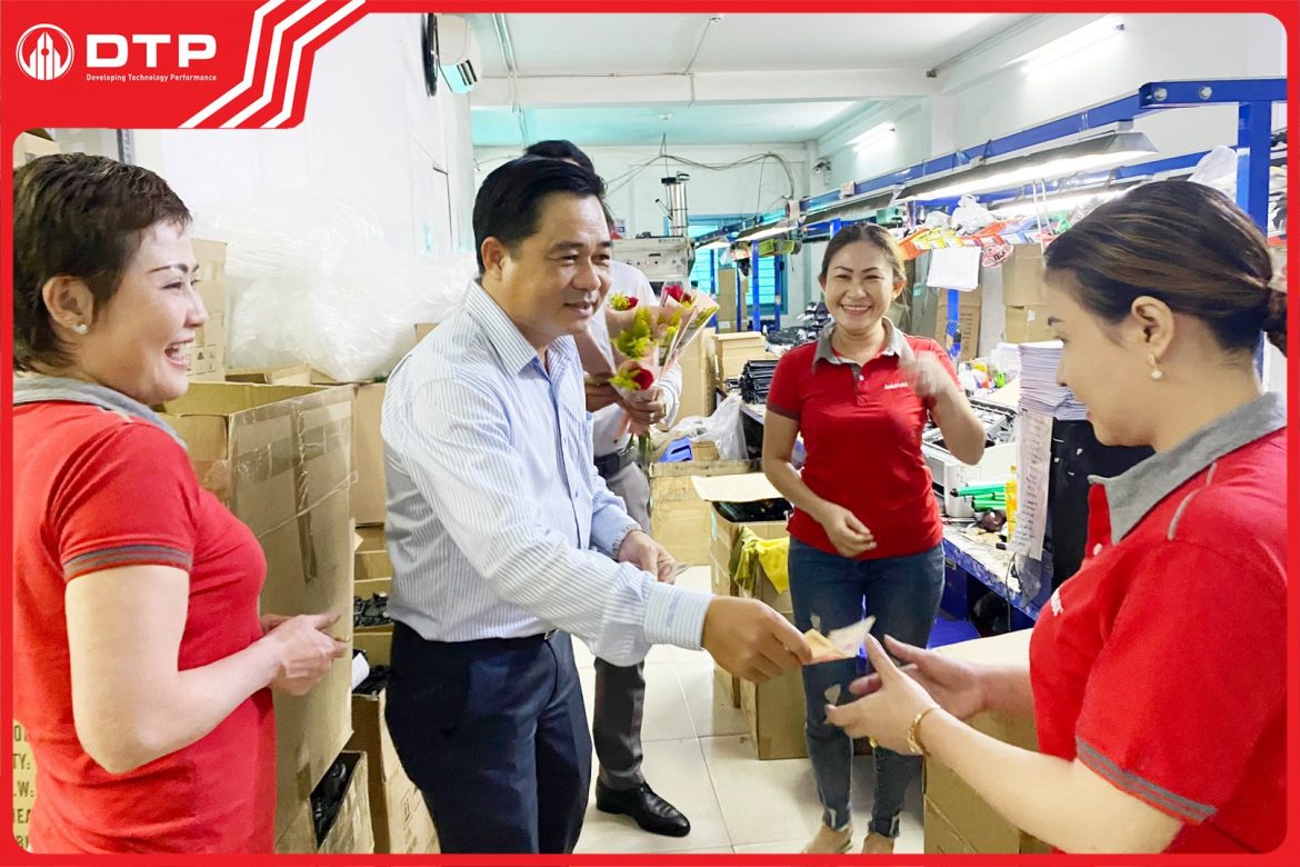 CÔNG TY CỔ PHẦN DTP TẶNG QUÀ CHO NHÂN VIÊN NHÂN NGÀY 20/10