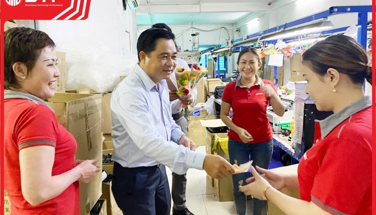 CÔNG TY CỔ PHẦN DTP TẶNG QUÀ CHO NHÂN VIÊN NHÂN NGÀY 20/10