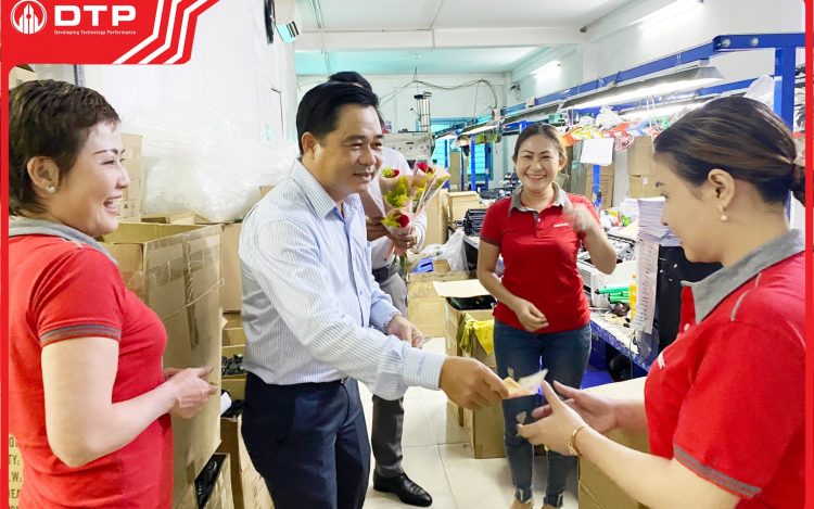 CÔNG TY CỔ PHẦN DTP TẶNG QUÀ CHO NHÂN VIÊN NHÂN NGÀY 20/10