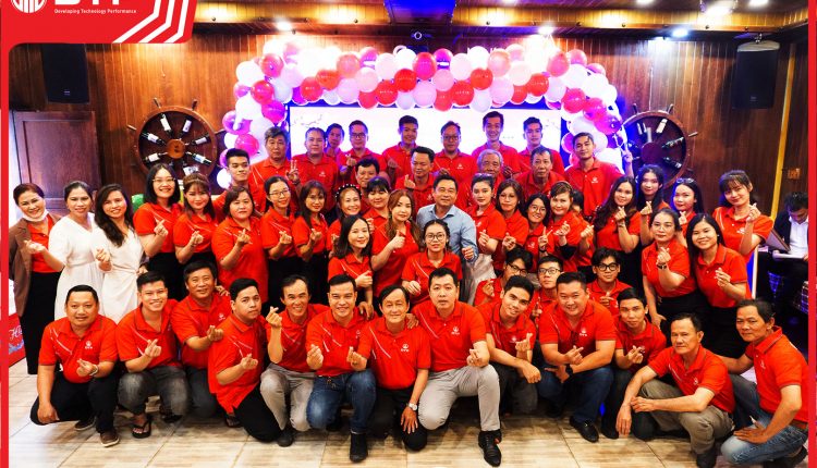 Tất niên 2022