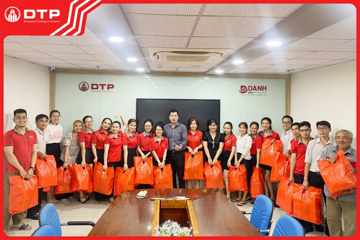 tặng quà tết cho nhân viên