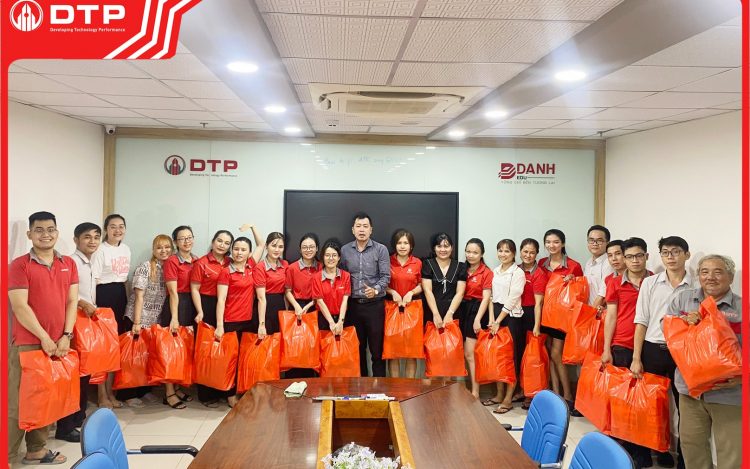 tặng quà tết cho nhân viên